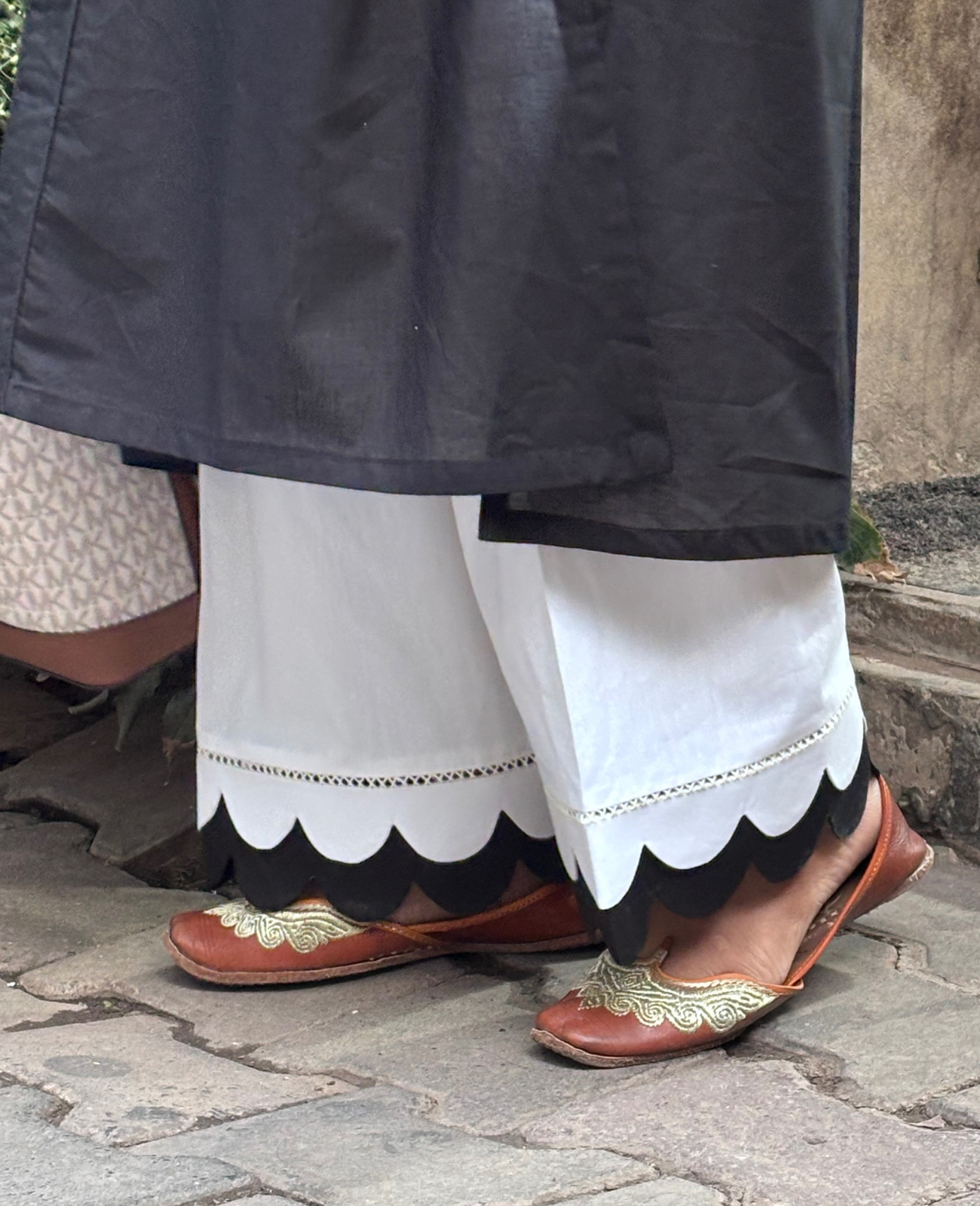 White Farshi Poplin Salwar – Scallop Pauncha